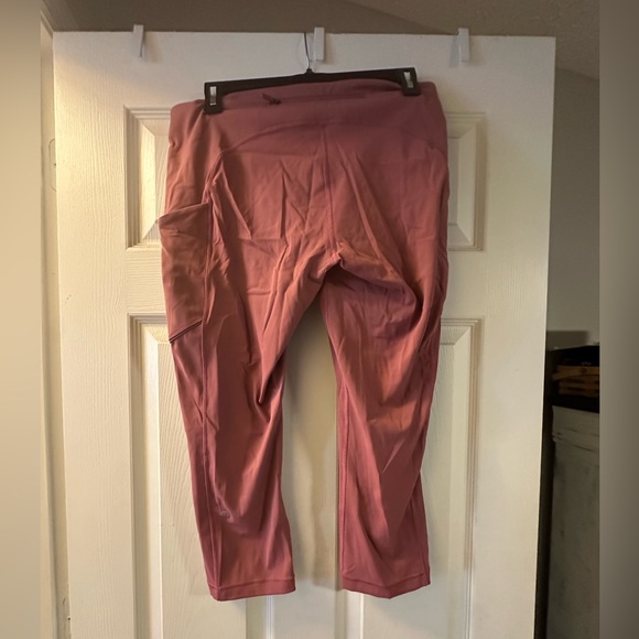 Lululemon capri leggings. Size 10. Mid rise pace rival - Picture 2 of 4